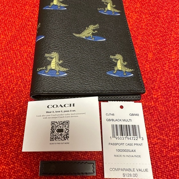 ❤️❤️❤️NEW coach passport bag/passport case holder with surfing crocodile… - Picture 12 of 13